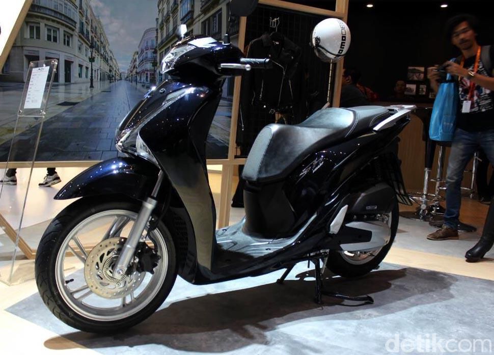 Skutik Premium Honda Bergaya Eropa PT Astra Honda Motor (AHM) meluncurkan skutik premium bergaya Eropa, Honda SH150i. Motor ini berdesain timeless elegan untuk memenuhi gaya hidup kaum urban. Foto : Rangga Rahadiansyah/detikoto