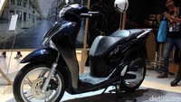 Honda SH150i telah lama dikenal sebagai skutik populer di Eropa yang hadir melalui desain elegan, lincah dan nyaman untuk dikendarai di berbagai kondisi jalan perkotaan melalui penyematan ban berukuran besar. 