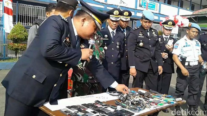 Rutan Surakarta Sita 24 Ponsel dan 43 Senjata Tajam