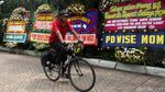 Sebagian Karangan Bunga Ahok Dipindah ke Monas