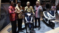 Skutik jenis model ini telah melegenda selama 33 tahun di benua Eropa, sehingga membuktikan banyaknya konsumen pecinta Honda SH150i ini. Model ini juga diyakini akan mampu memberikan kepuasan bagi pengendara di Indonesia.