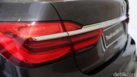 All-new BMW 740Li dibanderol Rp 2,199 miliar off the road.