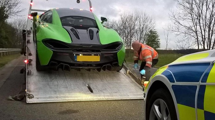 Melaju Terlalu Pelan 3 Pengendara Mobil Sport Ditilang Polisi