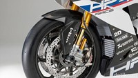 Motor ini menggendong mesin 999 cc empat silinder segaris yang sama seperti BMW S1000RR.