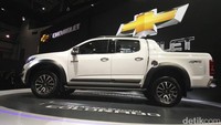 Mobil diluncurkan di arena Indonesia International Motor Show. Foto: Khairul Imam Ghozali