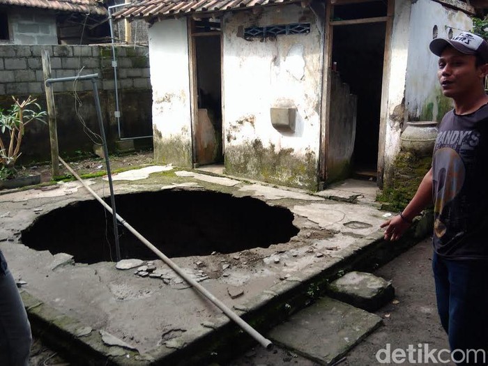 Aneh, Sumur Milik Warga Kediri Amblas