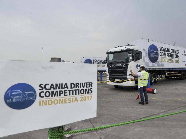 Sosialisasi dan Edukasi di Scania Driver Competitions