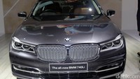 All-new BMW 740Li diluncurkan di ajang IIMS 2017, Kamis (27/4).