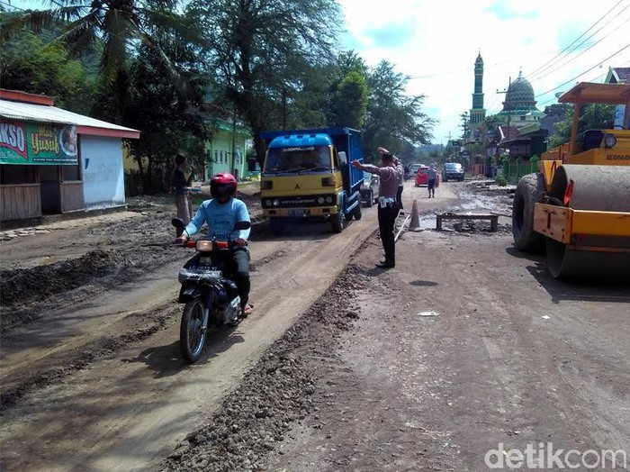 Jelang Lebaran, Jalur Mudik Selatan Jatim Diperbaiki