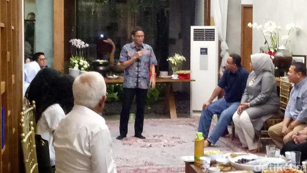 Eratkan Silaturahmi, Anies dan Sandiaga Gelar Pertemuan Keluarga
