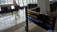Papan petunjuk arah di Terminal 3 juga disiapkan untuk membantu penumpang dari berbagai negara. 
