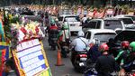 Karangan Bunga untuk Ahok Meluber ke Jalan