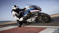 Dengan kerangka full serat karbon, motor super ini diproduksi dalam jumlah terbatas.