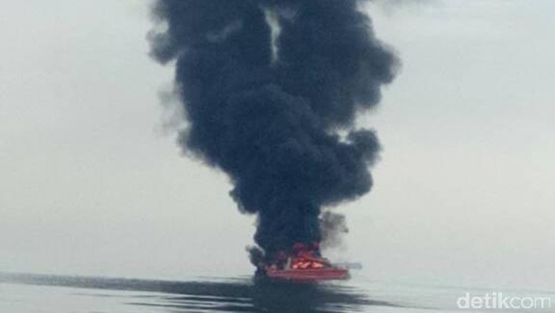 Polisi Masih Periksa Nakhoda Kapal yang Terbakar di Pulau Seribu Polisi Masih Periksa Nakhoda Kapal yang Terbakar di Pulau Seribu