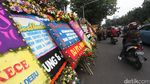 Karangan Bunga untuk Ahok Meluber ke Jalan