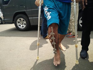 Diadili, Pelaku Pembunuhan Pulomas Masih Jalan Pakai Alat Bantu