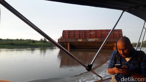 Menhub menyusuri sungai CBL Kabupaten Bekasi.