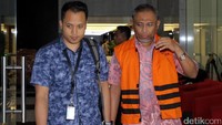 Mantan Dirut PT PAL Firmansyah Arifin usai menjalani pemeriksaan di Gedung KPK Jakarta, Selasa (27/4/2017)