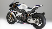 Bobotnya pun sangat ringan, hanya 171 kg, lebih ringan dari motor yang bertarung di World Superbikes saat ini.