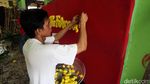 Pedagang Bunga di Rawa Belong Banjir Pesanan