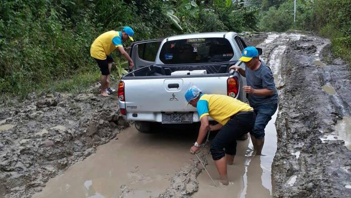 Tembus Hutan, Begini Perjuangan Melistriki Desa di Pedalaman Aceh