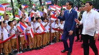 Tiba di Manila, Filipina, Presiden Jokowi langsung disambut oleh Presiden Filipina Rodrigo Roa Duterte di Istana Malacanang, Jumat (28/4/2017). Dok, Biro Pers Setpres.