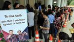 Antusiasme Warga Masih Membludak di Balai Kota