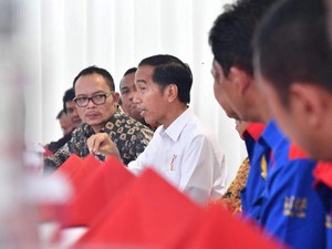 Ketika Jokowi Makan Siang Bareng Pimpinan Buruh