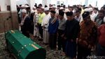 Bambang Gentolet Srimulat Dimakamkan di TPU Babat Jerawat