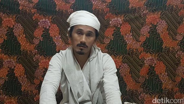 Tokoh Baduy Dalam Ayah Mursyid