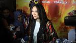 Luna Maya Tak Sendiri di Premiere Film Reino Barack
