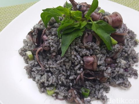 nasi goreng cumi hitam