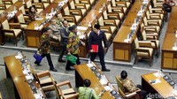 Salah satu Sidang Paripurna tersebut membahas usulan hak angket KPK dan pidato penutupan masa sidang reses.