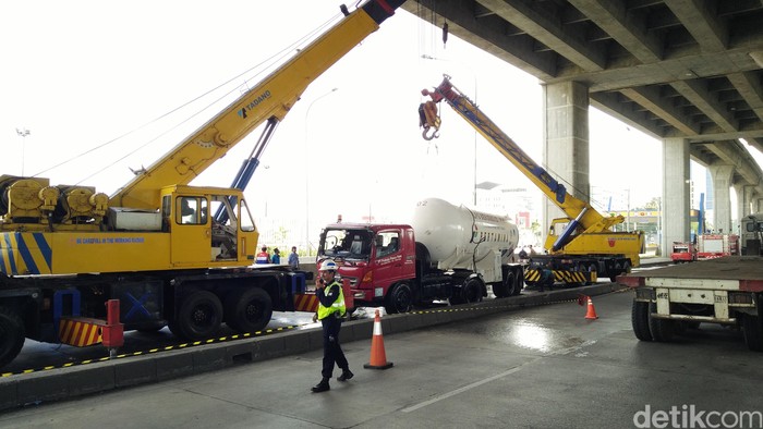 Truk Tangki Selesai Dievakuasi, Dua Jalur Kembali Dibuka