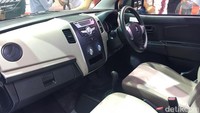 Suzuki mengatakan ada beberapa ubahan yang dilakukan meski tidak banyak. Hanya emblem, warna baru, dan juga sistem audio.