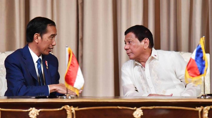 Jokowi Bertemu Duterte, Jalur Kapal RI-Filipina Bakal Dibuka