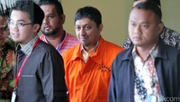 Penyidik KPK melakukan upaya penahanan terhadap Ketua Umum Angkatan Muda Partai Golkar (AMPG) Fahd El Fouz alias Fahd A Rafiq. Dia sebelumnya menjalani pemeriksaan sebagai tersangka terkait kasus korupsi proyek pengadaan Alquran.