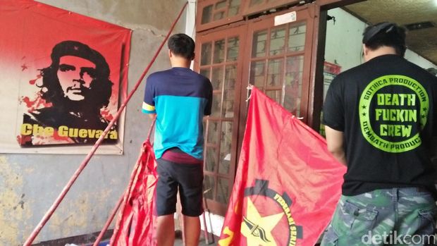 Persiapan massa buruh KASBI untuk aksi Mayday.