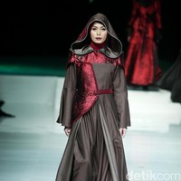 Koleksi terbaru Errin Ugaru yang mengangkat tema Morose di Jakarta Fashion & Food Festival 2017. Ballroom Harris Lt. 5, Kelapa Gading. Jakarta. [Foto: Mohammad Abduh/Wolipop]