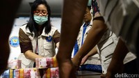 Pelaku selain dijerat dengan Undang-Undang Nomor 35 tahun 2009 tentang narkotika, pelaku juga dijerat dengan Undang-Undang Nomor 8 tahun 2010 tentang pencegahan dan pemberantasan Tindak Pidana Pencucian Uang (TPPU).