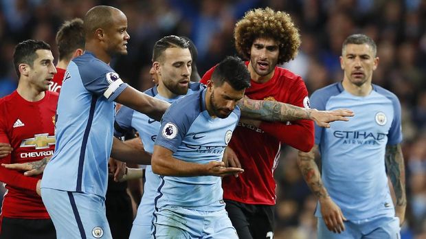 Marouane Fellaini mendapat kartu merah pada Derby manchester musim lalu.