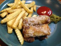 Coffeewar: Di Sini Ada Lumpia Rendang dan Brownies Kemiri yang Unik