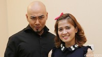 Buntutnya, Deddy Corbuzier diserang di media sosial. Sampai akhirnya Deddy mencari satu-satu fans Ayu Ting Ting itu. Foto: Deddy Corbuzier (Hanif/detikHOT)