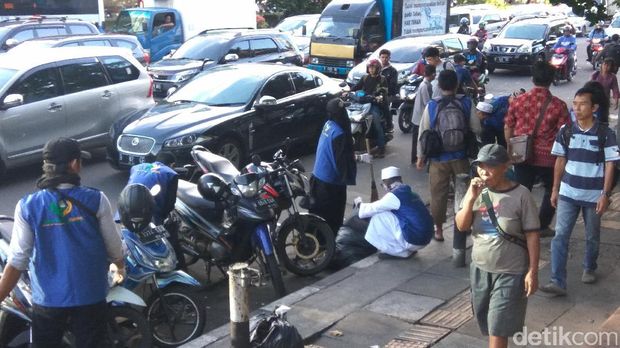Massa Aksi GNPF Bubar, Lalin di Jl Gajah Mada Mulai Terurai