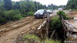 Jalan Perbatasan Belah Hutan Kalbar