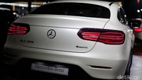 Mobil yang dijual seharga Rp 1,229 miliar off the road ini diklaim menyatukan elemen gaya khas sebuah coupe dengan desain SUV masa kini.