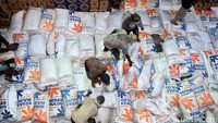 Sementara untuk distribusi ke pulau Sumatera sepanjang tahun ini para petani padi memang harus berhadapan dengan kemarau basah yang cukup lama.