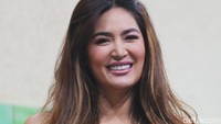 Senyum Maria Selena masih banget, udah gitu seksi lagi. Foto: Maria Selena (Hanif/detikHOT)