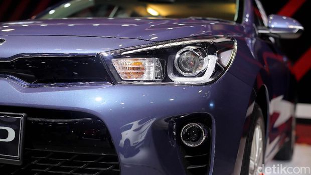 Lampu proyektornya lebih tebal