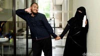 Indadari pun ingin seperti wanita lainnya yang mempunyai kulit mulus demi suaminya itu. Pool/Noel/detikFoto.